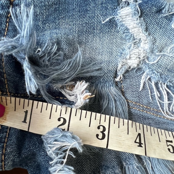 American Eagle Outfitters stretch shorts |
HI-RISE SHORTIE | 6 - Picture 9 of 13